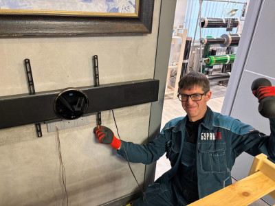 Монтаж саундбара LG в кабинете директора в Томске — эстетика, статус и чистый звук от специалистов «Буран»