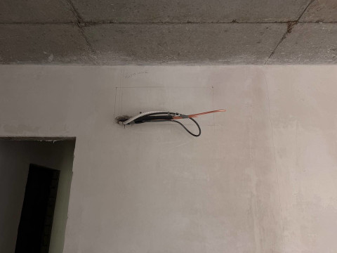 Штатная бригада №3 выполнила закладку трассы под сплит-систему для новосёла Дмитрия на Южном тракте, 15 к2-67 в Барнауле