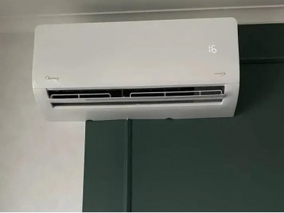 Монтаж кондиционера Midea в Барнауле — ЖК Времена года